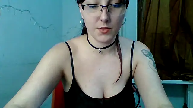 MiaStika online show from February 2025 07:30:01 PM