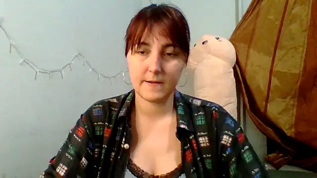 MiaStika online show from September 2025 04:12:02 PM