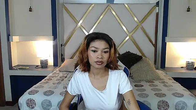 Perla prg online show from January 2025 04:16:02 PM