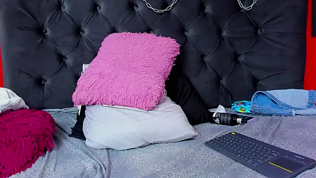 YayaHilton online show from January 2025 06:59:01 AM