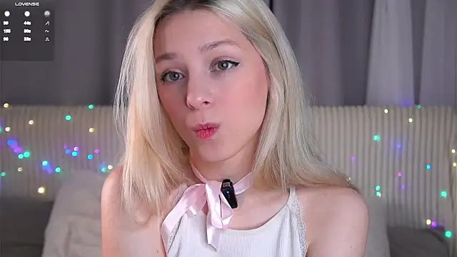 Snapshot of EngelFugler chatting on December 2025 01:11:02 AM EngelFugler online show from December 2025 01:11:02 AM