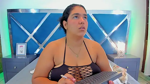 Tiffanymiller00 online show from October 2025 12:42:02 PM