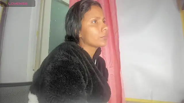 Snapshot of Nenita_Hot_ chatting on November 2025 06:52:01 PM Nenita Hot online show from November 2025 06:52:01 PM