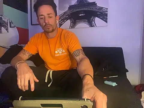 Snapshot of Gman143187 chatting on October 2025 02:00:02 AM Gman143187 online show from October 2025 02:00:02 AM