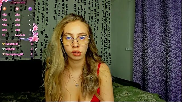 Snapshot of Kitty_Katrine chatting on February 2025 06:29:02 PM Kitty Katrine online show from February 2025 06:29:02 PM