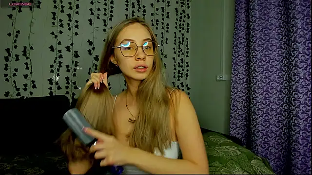 Snapshot of Kitty_Katrine chatting on February 2025 03:28:02 PM Kitty Katrine online show from February 2025 03:28:02 PM