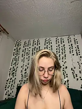 Snapshot of Kitty_Katrine chatting on March 2025 06:40:02 PM Kitty Katrine online show from March 2025 06:40:02 PM