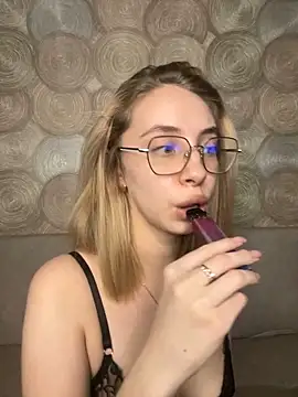 Snapshot of Kitty_Katrine chatting on December 2025 07:53:02 PM Kitty Katrine online show from December 2025 07:53:02 PM