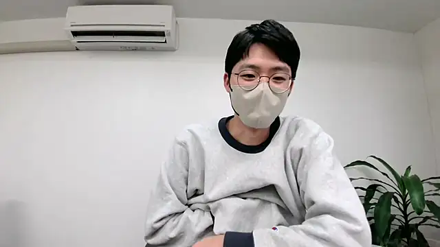 Snapshot of TakuryuJPN chatting on February 2025 09:41:02 PM TakuryuJPN online show from February 2025 09:41:02 PM