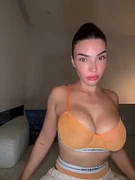 Snapshot of krissiswrld- chatting on December 2025 03:07:02 PM krissiswrld- online show from December 2025 03:07:02 PM