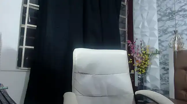 skinny cloe online show from December 2024 04:33:02 AM