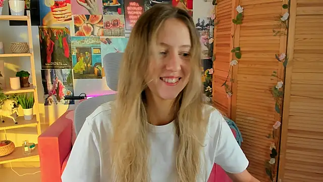 Snapshot of Sharon_Evansi chatting on December 2024 08:44:02 AM Sharon Evansi online show from December 2024 08:44:02 AM