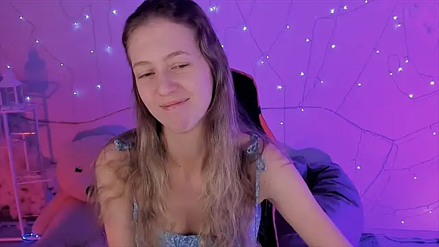 Snapshot of Sharon_Evansi chatting on December 2024 08:51:01 AM Sharon Evansi online show from December 2024 08:51:01 AM