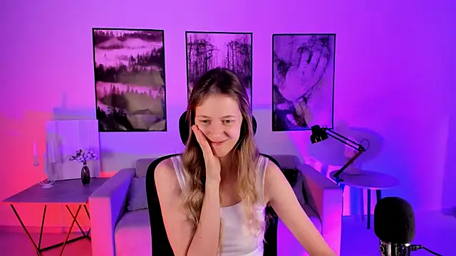 Snapshot of Sharon_Evansi chatting on December 2024 09:40:02 AM Sharon Evansi online show from December 2024 09:40:02 AM