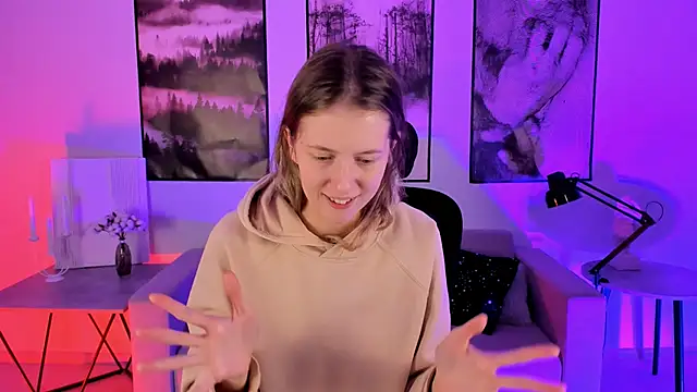 Snapshot of Sharon_Evansi chatting on December 2024 03:47:02 PM Sharon Evansi online show from December 2024 03:47:02 PM