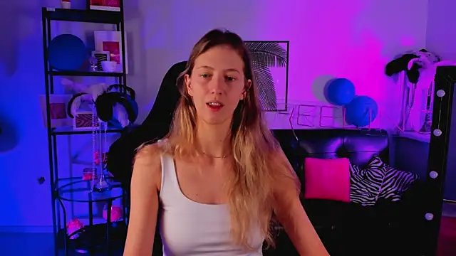 Snapshot of Sharon_Evansi chatting on December 2024 08:45:02 AM Sharon Evansi online show from December 2024 08:45:02 AM