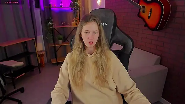 Snapshot of Sharon_Evansi chatting on January 2025 03:01:02 PM Sharon Evansi online show from January 2025 03:01:02 PM