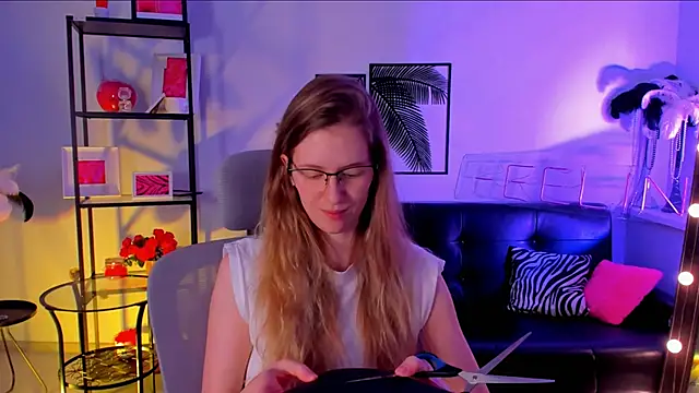 Snapshot of Sharon_Evansi chatting on March 2025 05:57:01 PM Sharon Evansi online show from March 2025 05:57:01 PM