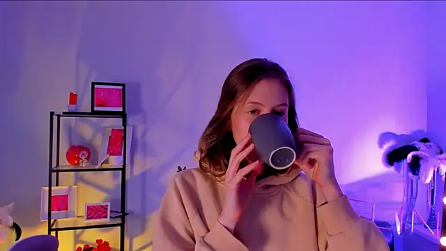 Snapshot of Sharon_Evansi chatting on March 2025 09:00:02 PM Sharon Evansi online show from March 2025 09:00:02 PM