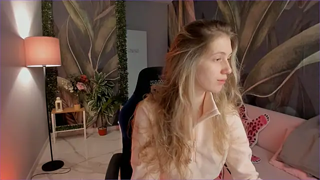 Snapshot of Sharon_Evansi chatting on December 2025 11:48:01 AM Sharon Evansi online show from December 2025 11:48:01 AM