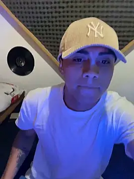 SkinnyHot444 online show from February 2025 12:28:01 AM