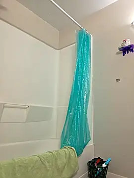 thatonespicychick online show from November 2025 04:19:01 PM