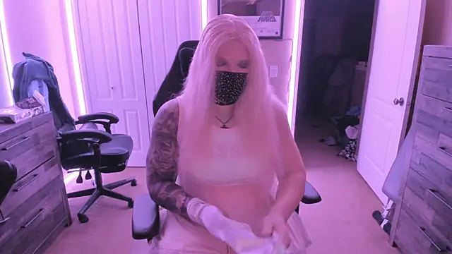 Snapshot of Sissydream123 chatting on December 2024 06:01:01 AM Sissydream123 online show from December 2024 06:01:01 AM