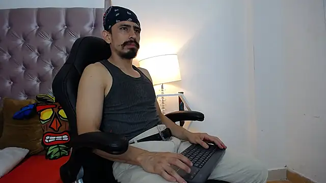 Snapshot of Sr_Magnus_ chatting on October 2025 05:15:01 AM Sr Magnus online show from October 2025 05:15:01 AM