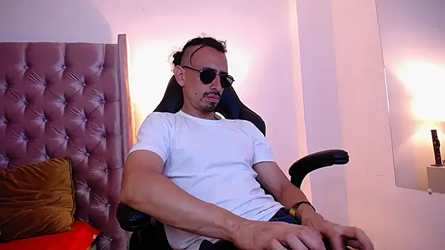 Snapshot of Sr_Magnus_ chatting on October 2025 07:17:01 AM Sr Magnus online show from October 2025 07:17:01 AM