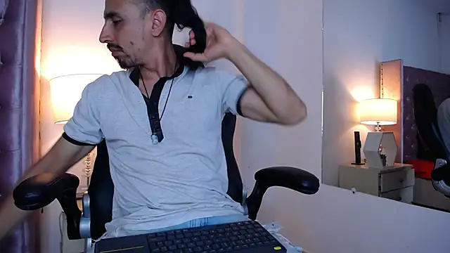 Snapshot of Sr_Magnus_ chatting on October 2025 08:04:02 AM Sr Magnus online show from October 2025 08:04:02 AM