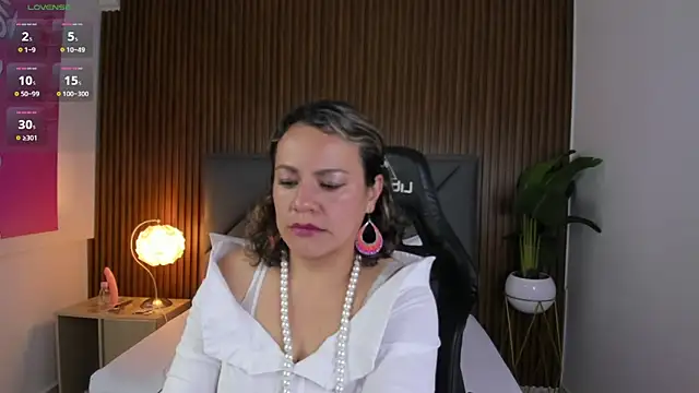 gipsela gomez online show from January 2025 05:42:02 PM