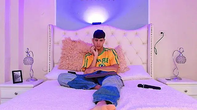 Tyler Rodriguez online show from March 2025 09:21:02 PM