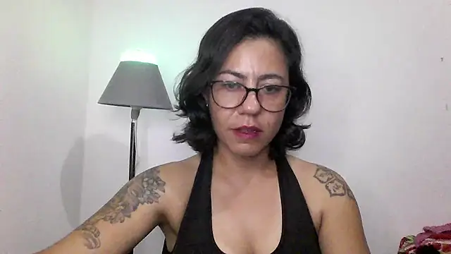 LauraBernardes22 online show from March 2025 12:45:01 AM