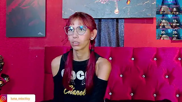 Lunamistyc online show from November 2025 07:34:02 PM