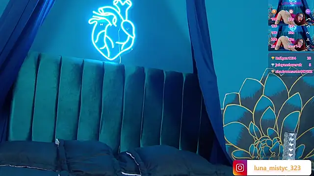 Lunamistyc online show from November 2025 07:48:02 PM