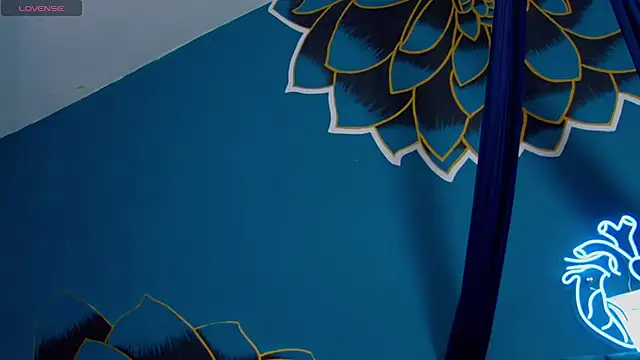 Lunamistyc online show from December 2025 08:18:02 PM