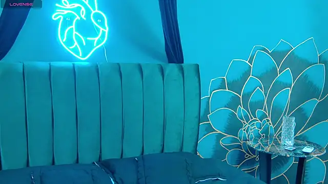 Lunamistyc online show from December 2025 08:05:02 PM