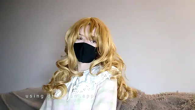 Snapshot of MirraMissu chatting on December 2024 12:19:02 AM MirraMissu online show from December 2024 12:19:02 AM