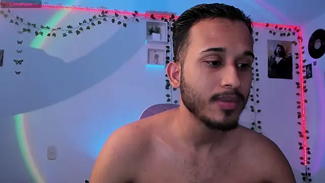 Snapshot of Raf_brunette chatting on March 2025 12:27:02 PM Raf brunette online show from March 2025 12:27:02 PM