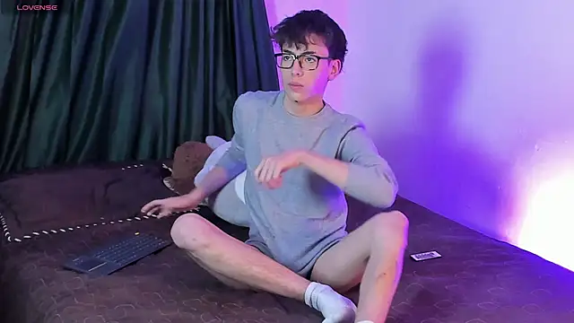 Snapshot of MattiDeLuca chatting on October 2025 09:01:01 PM MattiDeLuca online show from October 2025 09:01:01 PM