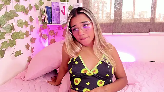 Annebull  online show from February 2025 08:32:01 PM