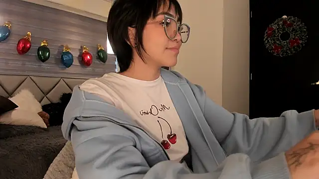 Snapshot of im_Luucy chatting on December 2024 12:49:01 PM im Luucy online show from December 2024 12:49:01 PM