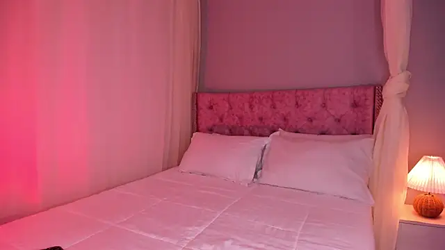 Lia Sweett  online show from January 2025 02:32:01 PM