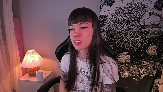 Lia Sweett  online show from January 2025 01:38:02 PM