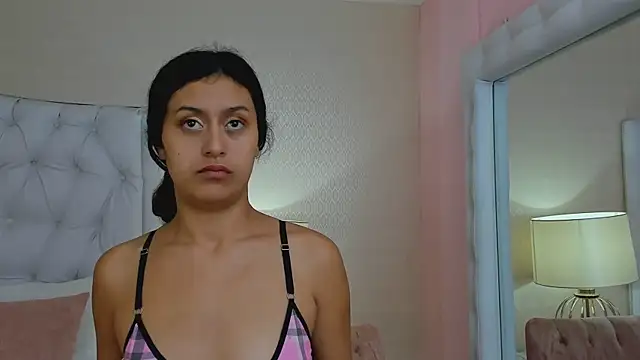 MiaLevitz online show from February 2025 11:44:02 AM