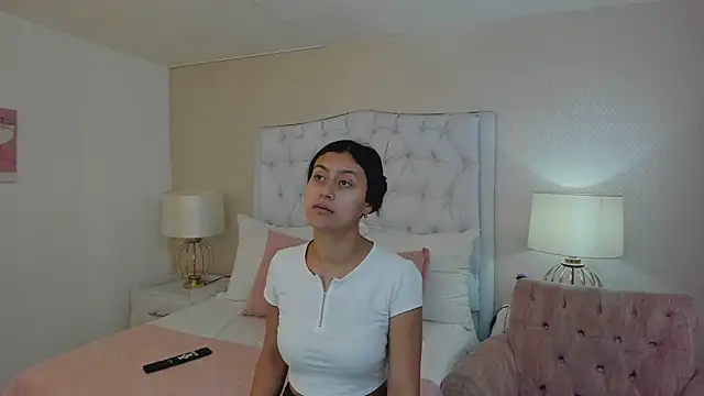 MiaLevitz online show from March 2025 11:41:01 AM