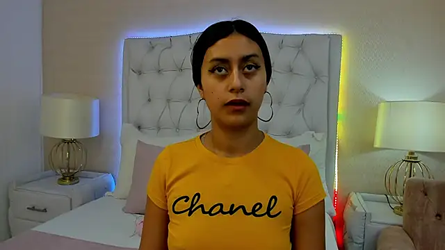 MiaLevitz online show from September 2025 11:45:02 AM