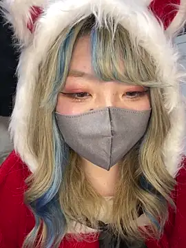 Snapshot of YUNA-yuna chatting on December 2024 02:23:02 PM YUNA-yuna online show from December 2024 02:23:02 PM