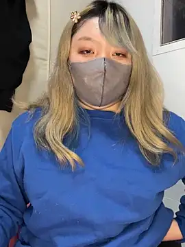 Snapshot of YUNA-yuna chatting on January 2025 02:51:01 PM YUNA-yuna online show from January 2025 02:51:01 PM