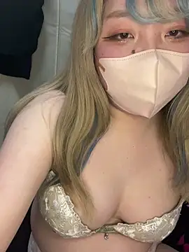 Snapshot of YUNA-yuna chatting on January 2025 04:33:01 PM YUNA-yuna online show from January 2025 04:33:01 PM